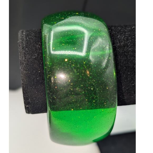 Vintage Green 1.5" Wide Lucite Translucent Glitter Sparkle Bangle Bracelet - Picture 1 of 5